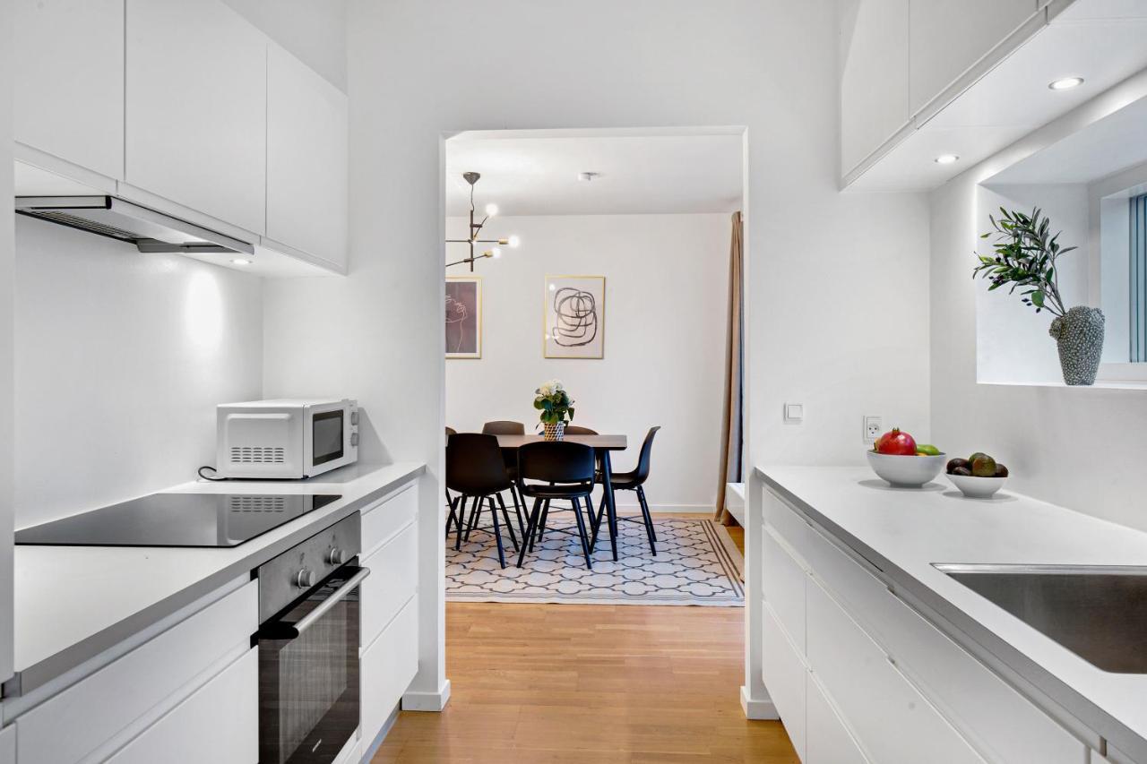 Sanders Arena - Charming Three-bedroom Close To Metro Station